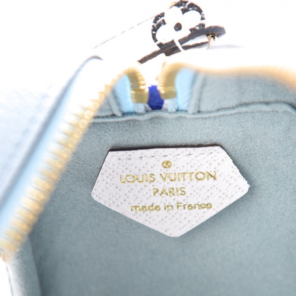 Louis Vuitton Monogram Giant Hawaii Beach Pouch Bl - Picture 5 of 7
